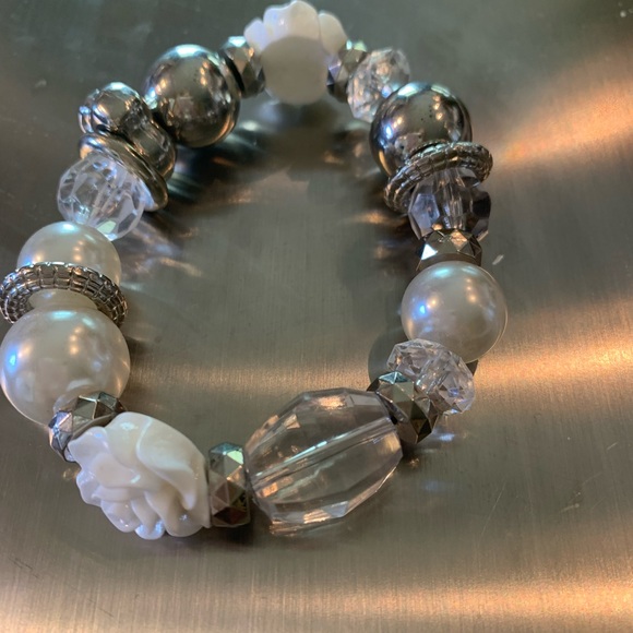 Stretch Bracelet with White Roses - Picture 3 of 3